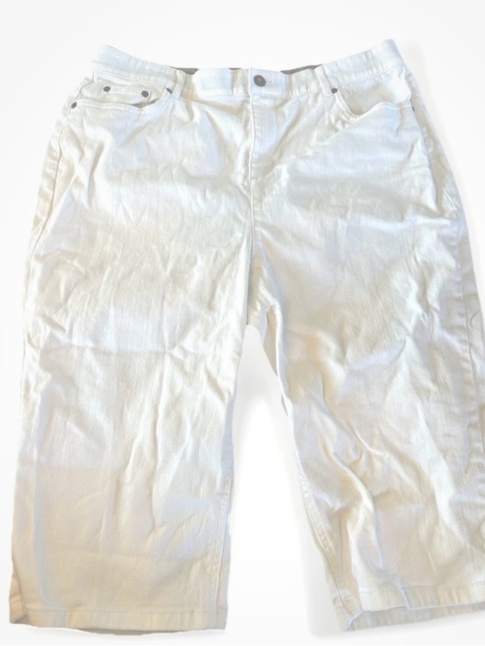 Christopher & Banks White Capri, Skimmer Relaxed Fit High Rise Perfect Pant 16P